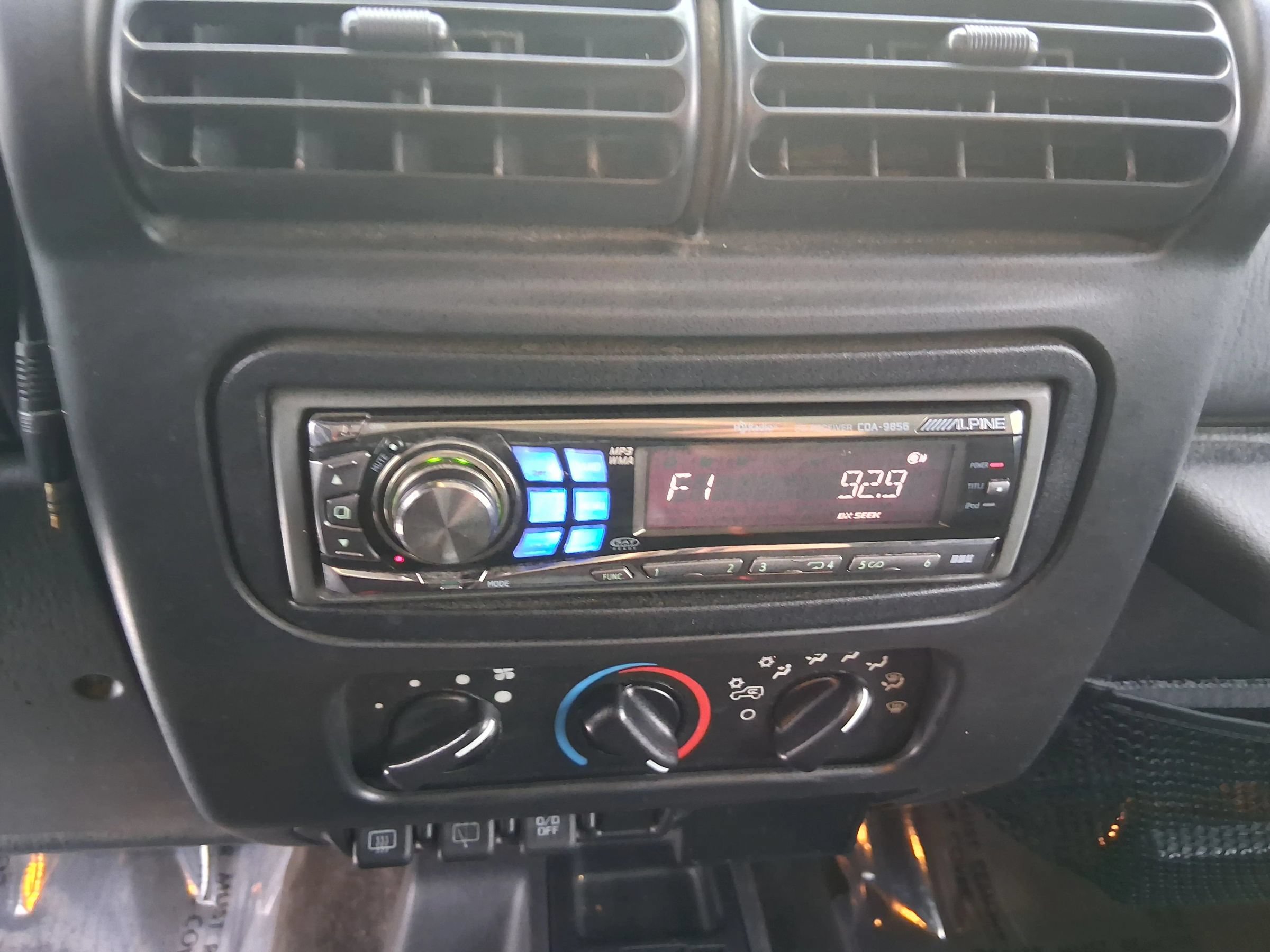 Used 2004 Jeep Wrangler 4WD image 13
