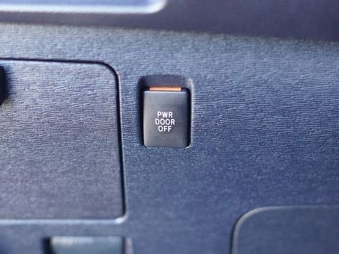 Used 2020 Toyota Sienna SE image 17