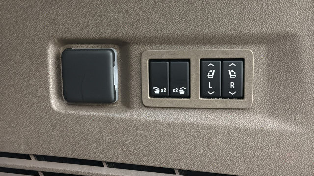 Used 2022 GMC Yukon Denali AWD/4WD image 30