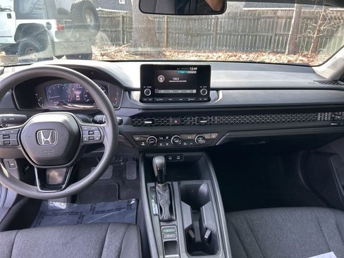 Used 2025 Honda Accord SE image 19