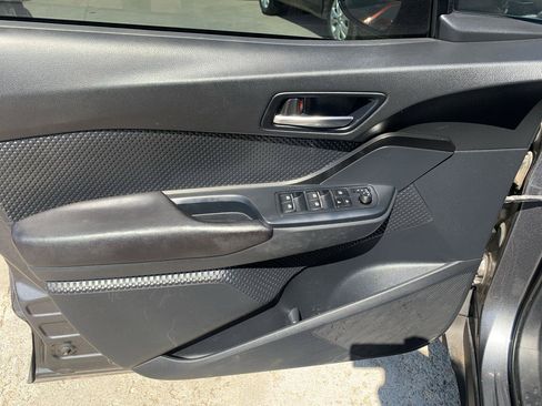 Used 2018 Toyota C-HR XLE FWD image 11