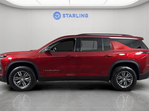 Used 2024 Chevrolet Traverse LT image 3