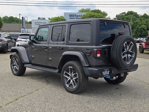 Used 2024 Jeep Wrangler Unlimited w/ Convenience Group AWD/4WD image 7