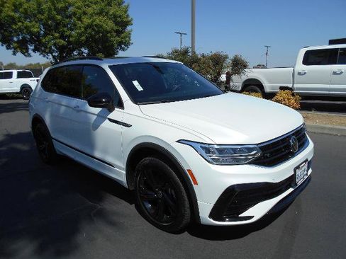 Used 2024 Volkswagen Tiguan SE R-Line AWD/4WD image 6