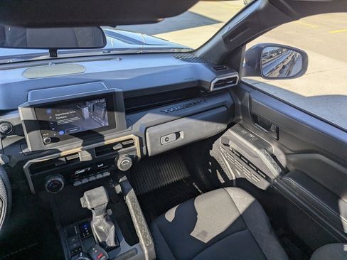 Used 2025 Toyota Tacoma SR image 31