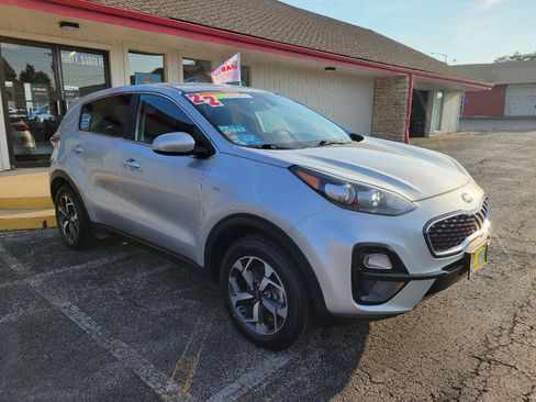 Used 2022 Kia Sportage LX AWD/4WD image 3