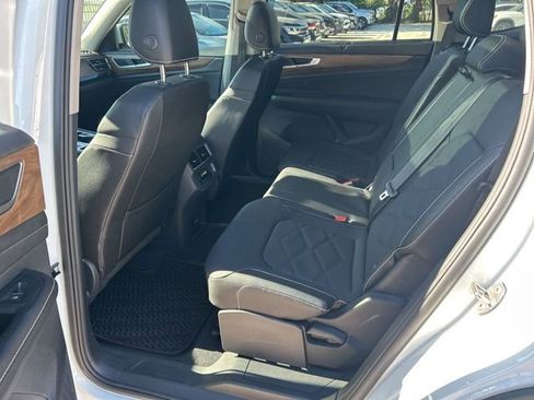 Used 2024 Volkswagen Atlas SE FWD image 6