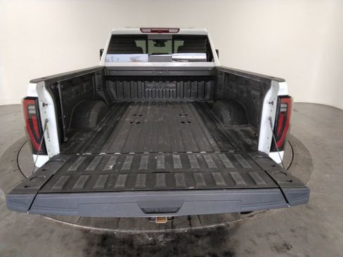 Used 2025 GMC Sierra 2500 AT4 image 9