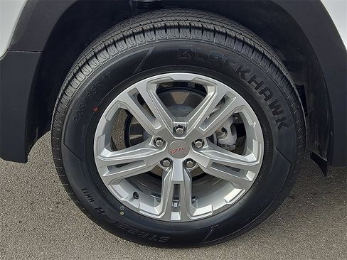 Used 2024 GMC Terrain SLE image 7