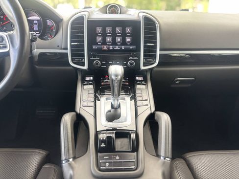 Used 2017 Porsche Cayenne Platinum Edition w/ Premium Package (PJV) AWD/4WD image 19