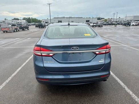 Used 2018 Ford Fusion SE w/ Fusion SE Technology Package FWD image 6