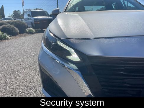 Used 2023 Nissan Altima 2.5 SV image 3