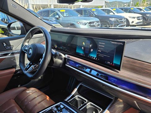 Used 2023 BMW 760i xDrive AWD/4WD image 10