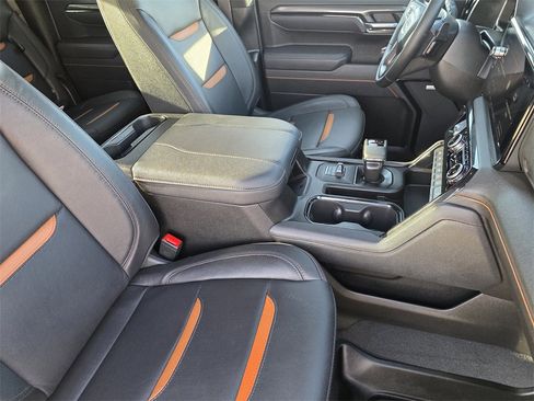 Used 2025 GMC Sierra 1500 AT4 image 11