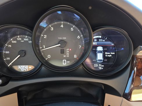 Used 2022 Porsche Macan image 11