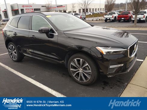 Used 2022 Volvo XC60 B5 Momentum w/ Protection Package Premier image 1