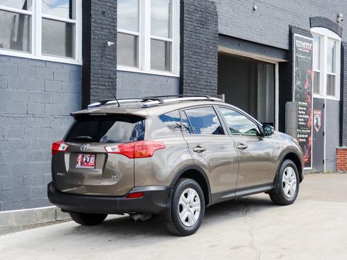 Used 2015 Toyota RAV4 LE AWD/4WD image 4