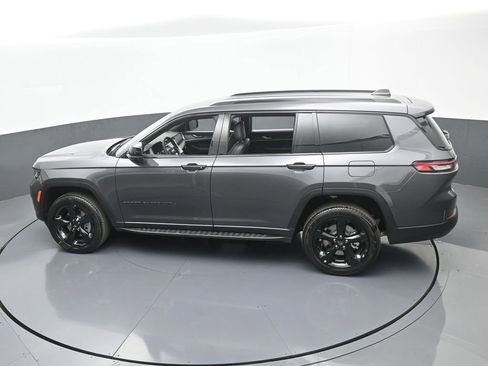 Used 2025 Jeep Grand Cherokee L Limited w/ Black Appearance Package image 45