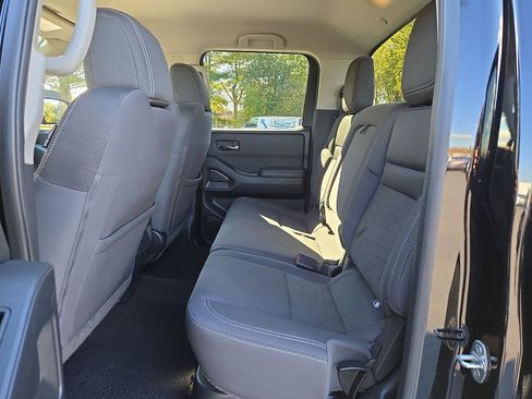 Used 2022 Nissan Frontier SV image 19