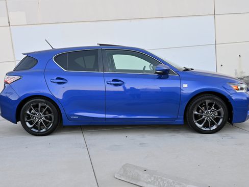 Used 2013 Lexus CT 200h w/ F Sport Pkg w/Nuluxe Trim FWD image 8