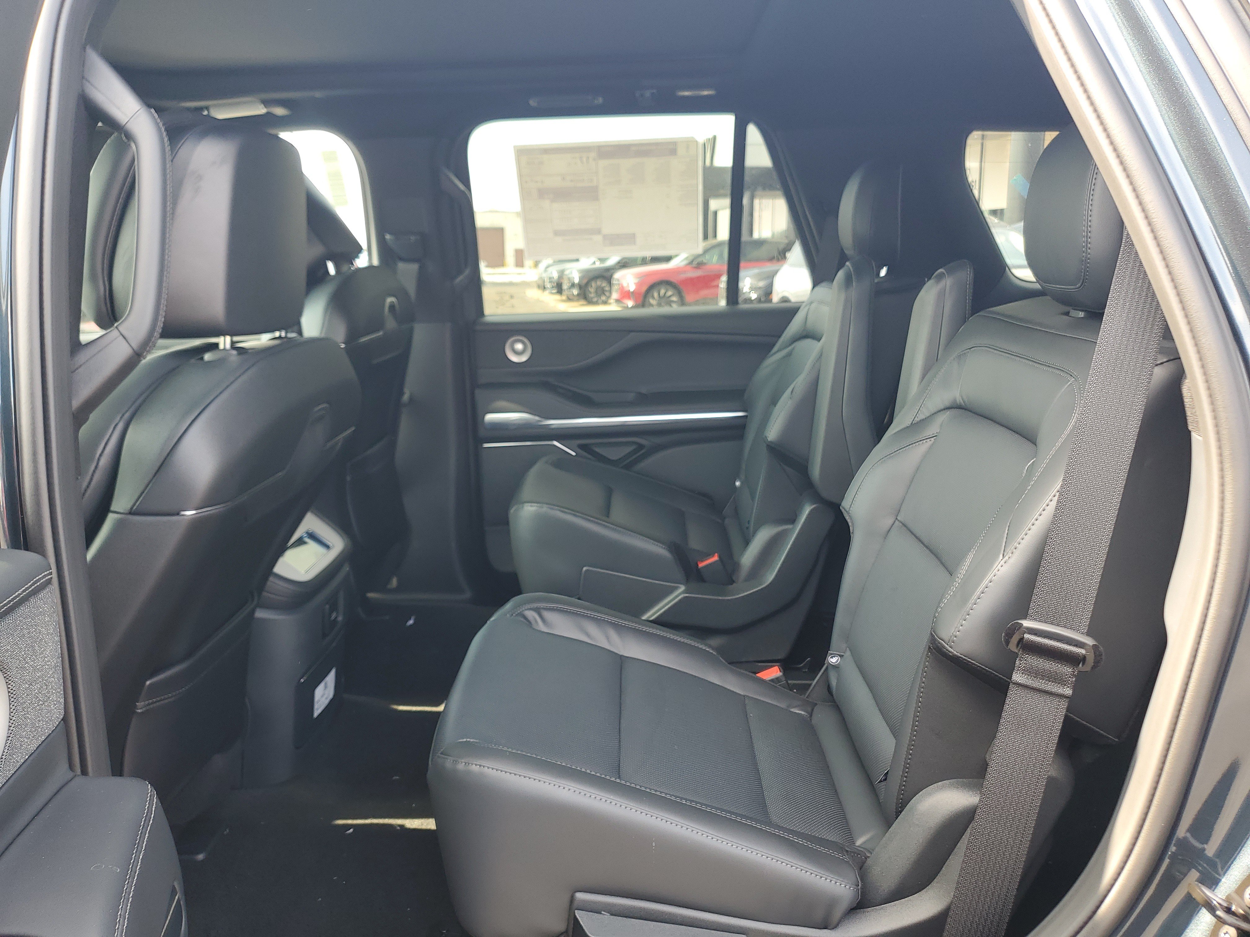 New 2026 Lincoln Navigator Reserve w/ Jet Appearance Package AWD/4WD image 27