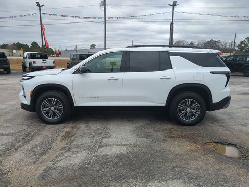 Used 2024 Chevrolet Traverse LT w/ Enhanced Driving Package image 6