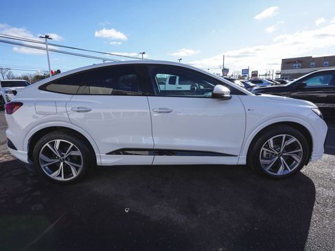 Used 2025 Audi Q4 e-tron Premium image 4