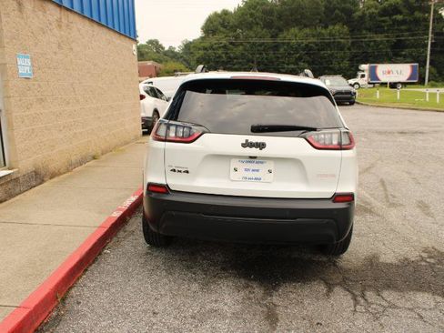Used 2019 Jeep Cherokee Latitude Plus AWD/4WD image 5