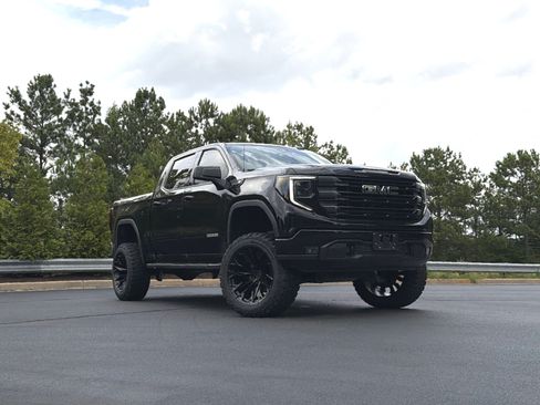 Used 2023 GMC Sierra 1500 Elevation w/ Preferred Package AWD/4WD image 2