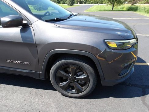 Used 2021 Jeep Cherokee Latitude Plus FWD image 29