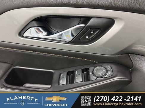 Used 2020 Chevrolet Traverse LT image 21