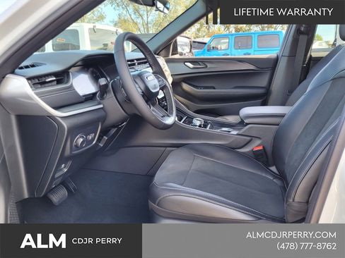 New 2025 Jeep Grand Cherokee L Altitude AWD/4WD image 3