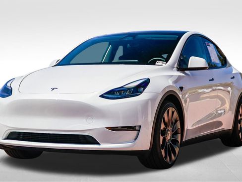 Used 2024 Tesla Model Y Performance image 3