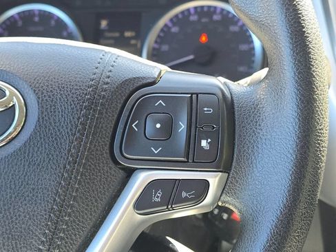 Used 2019 Toyota Highlander LE AWD/4WD image 27
