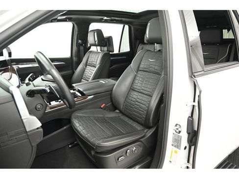 Used 2025 Cadillac Escalade Sport Platinum image 10