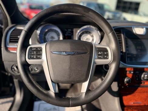 Used 2014 Chrysler 300 image 16