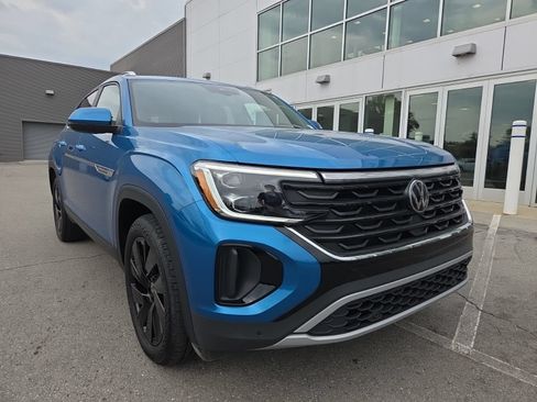 Certified 2024 Volkswagen Atlas Cross Sport SE AWD/4WD image 30