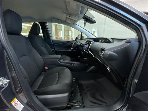 Used 2022 Toyota Prius LE FWD image 29