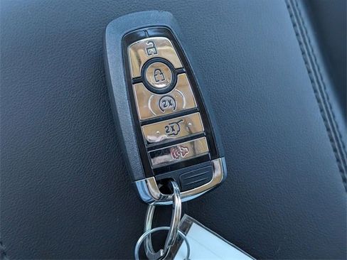 Used 2022 Lincoln Nautilus Reserve image 32