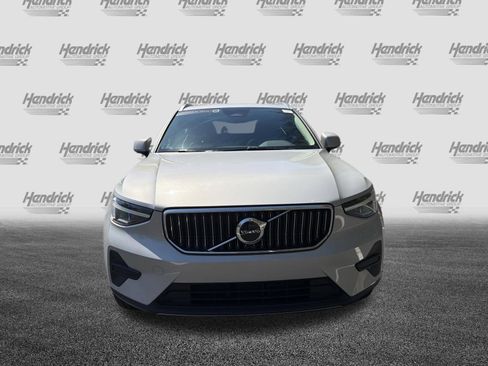 Certified 2025 Volvo XC40 B5 Core image 3