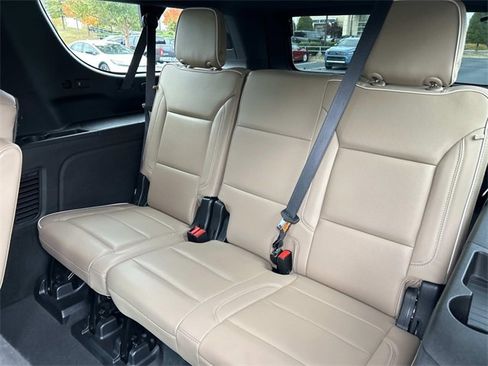 Used 2022 Chevrolet Suburban Premier image 21