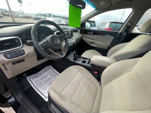 Used 2017 Kia Sorento AWD image 11