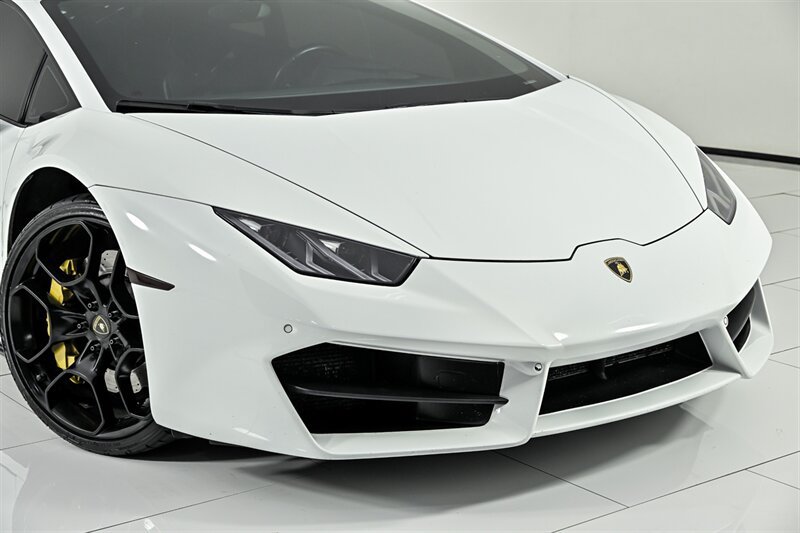 Used 2016 Lamborghini Huracan LP 580-2 RWD image 2