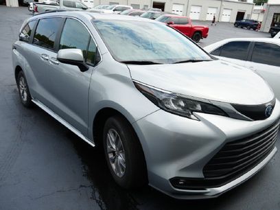 Used 2025 Toyota Sienna XLE