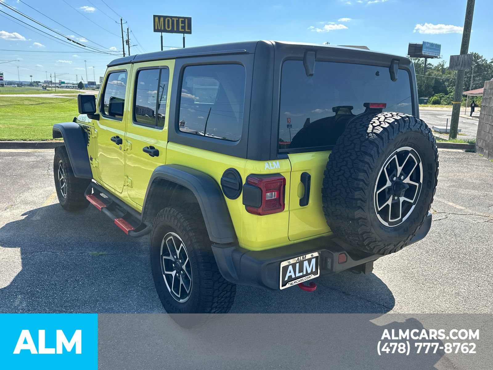 Used 2024 Jeep Wrangler Unlimited Rubicon w/ Technology Group AWD/4WD image 8