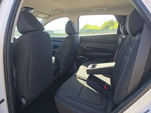 Used 2025 Hyundai Tucson SE FWD image 16