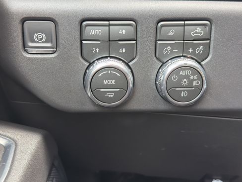 Used 2026 GMC Sierra 1500 SLT AWD/4WD image 12