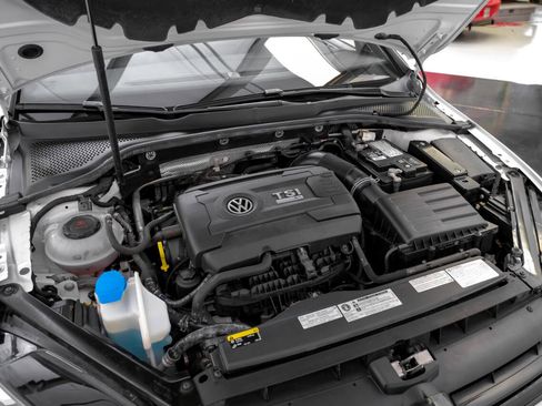 Used 2019 Volkswagen Golf R 4-Door image 43