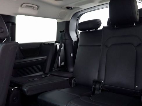 Used 2023 Land Rover Defender 130 SE image 16