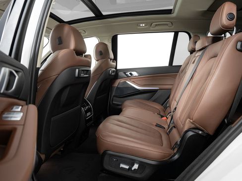 Used 2022 BMW X7 xDrive40i w/ Premium Package image 23